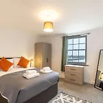 1 Bed Harbour-side Flat With Sea Views Διαμέρισμα