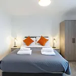 1 Bed Harbour-side Flat With Sea Views