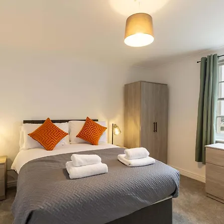 Apartment 1 Bed Harbour-side Flat With Sea Views *