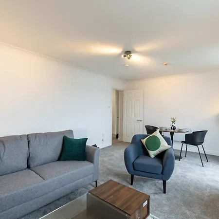 Apartment 1 Bed Harbour-side Flat With Sea Views