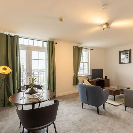 1 Bed Harbour-side Flat With Sea Views Apartment