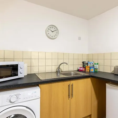 1 Bed Harbour-side Flat With Sea Views