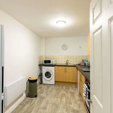 1 Bed Harbour-side Flat With Sea Views Apartment