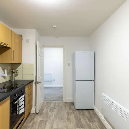 Apartment 1 Bed Harbour-side Flat With Sea Views