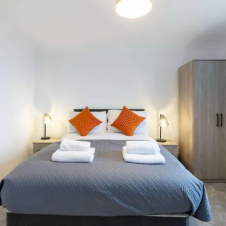 1 Bed Harbour-side Flat With Sea Views