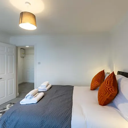 1 Bed Harbour-side Flat With Sea Views