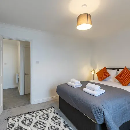 1 Bed Harbour-side Flat With Sea Views Apartment