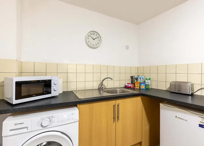 1 Bed Harbour-side Flat With Sea Views