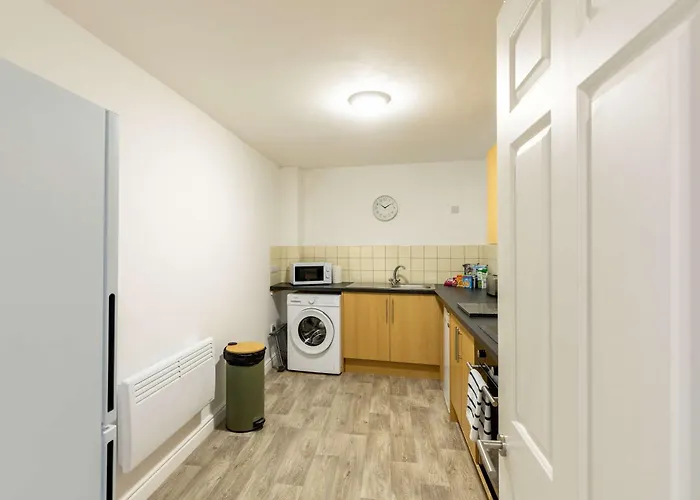 1 Bed Harbour-side Flat With Sea Views Apartment