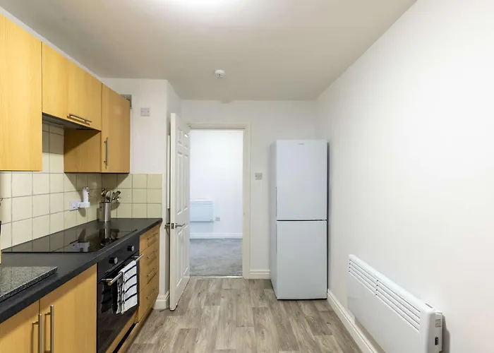 Apartment 1 Bed Harbour-side Flat With Sea Views