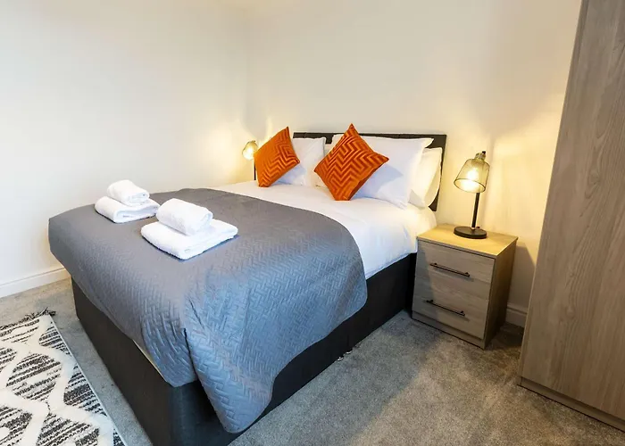 Apartment 1 Bed Harbour-side Flat With Sea Views