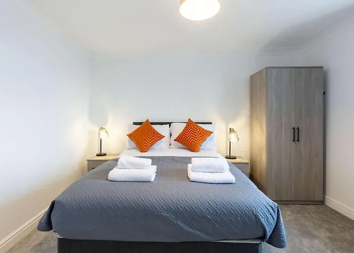 1 Bed Harbour-side Flat With Sea Views