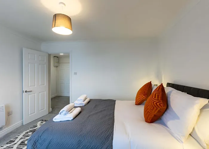 1 Bed Harbour-side Flat With Sea Views