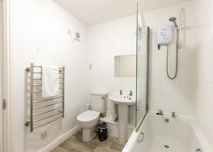 1 Bed Harbour-side Flat With Sea Views Apartment